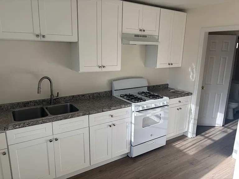 527 Villa St #1 — Photo 9