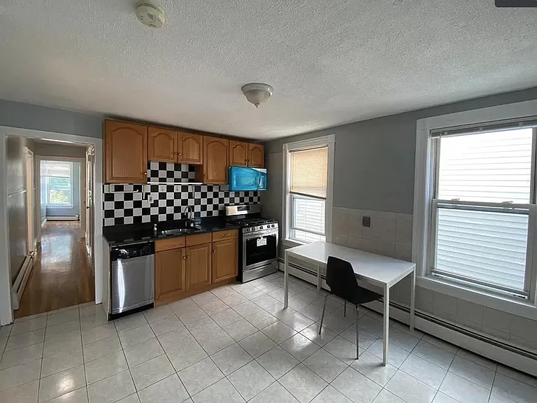 72 Romsey St — Photo 3