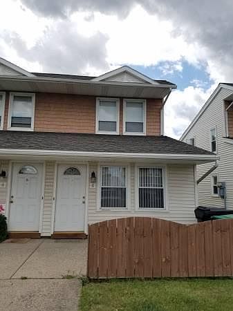 1st image of 17 Concord Ct N #17