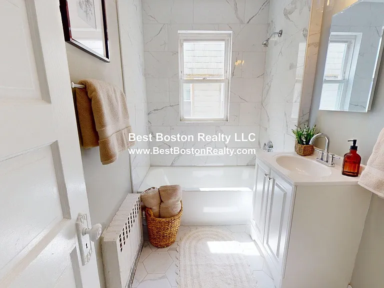 3942 Washington St #2 — Photo 13