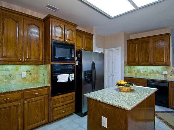 4th image of 2121 Loch Haven Dr