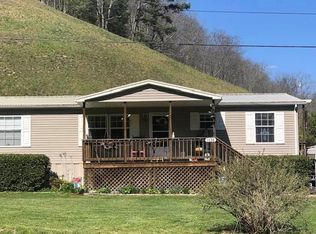 1038 Spicewood Branch Rd, Vansant, VA 24656