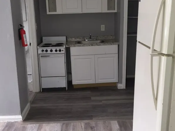 272 S Marshall St #1, Hartford, CT 06105