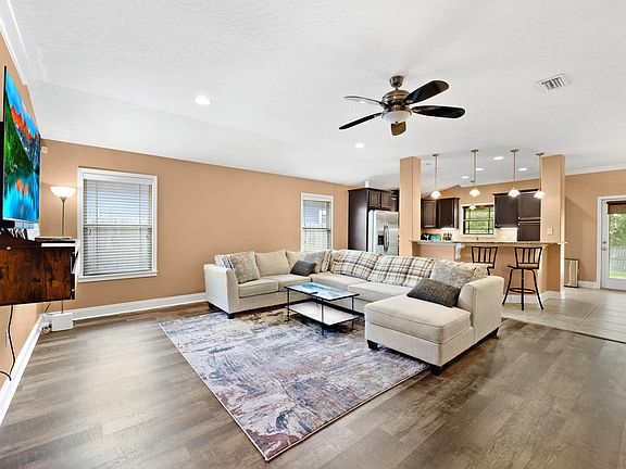 4th image of 2650 Hartman Ct