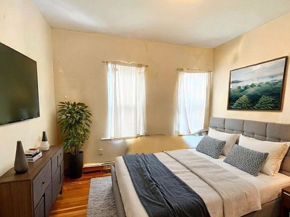 4th image of 34 Darling St #2-A