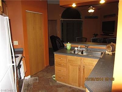 4th image of 201 S Aspen Ct Unit 2