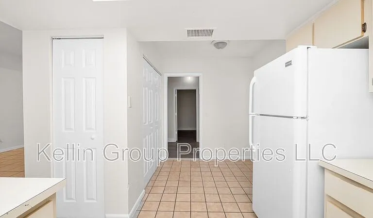 303 Regal Park Dr — Photo 12