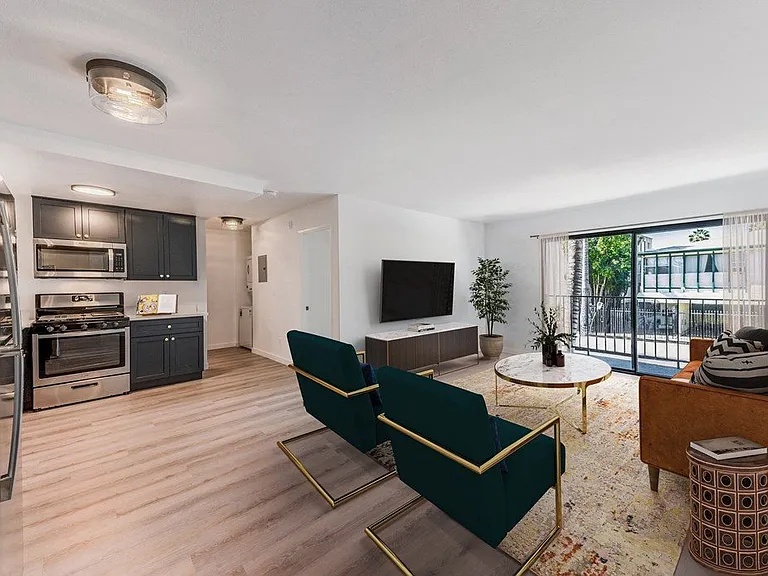 Mariposa Avenue Apartments — Photo 13