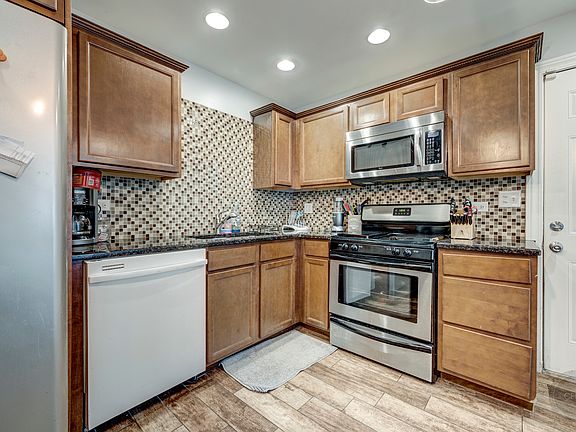 5th image of 406 Bellarmine Dr E