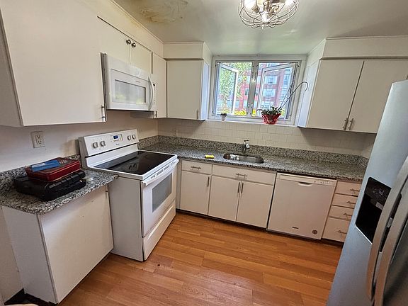 3rd image of 130 Boylston St APT 2