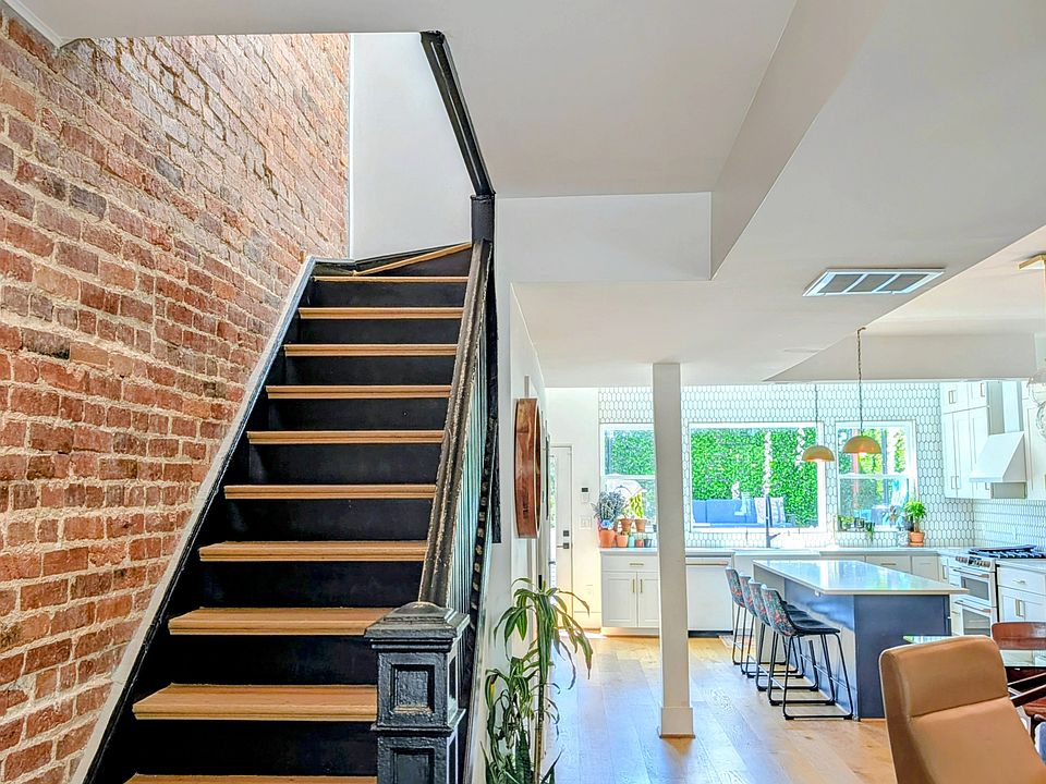 1st image of 626 Keefer Pl NW #1