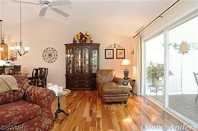 3rd image of 6670 Green Valley Ct SE