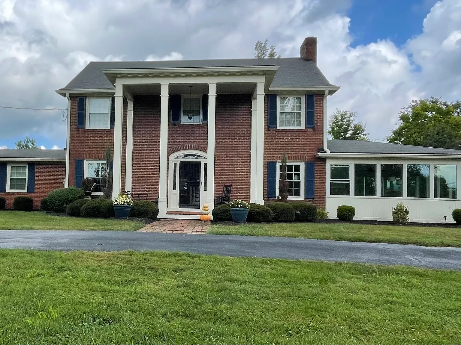 4 bed, 2.5 bath, 3679 sqft, $4,500 — Photo 1