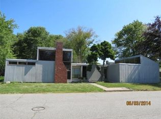 90 Nichols St, Fall River, MA 02720