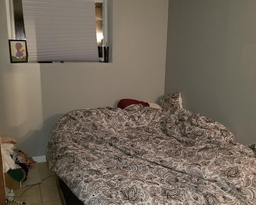 LARGE BEDROOM 