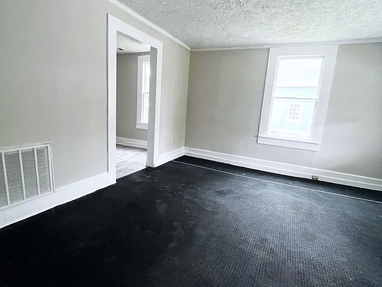 328 N 13th St — Photo 11
