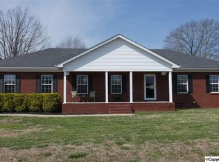 29 Village Park Dr, Fayetteville, TN 37334