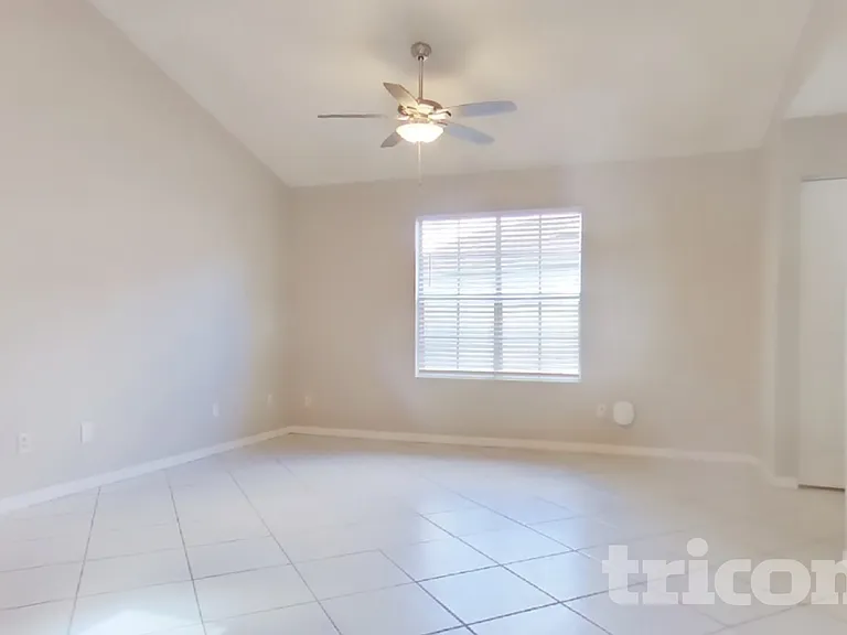 110 Yorktown Pl — Photo 2