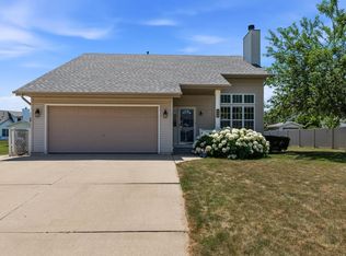 937 E Stonewood DRIVE, Oak Creek, WI 53154
