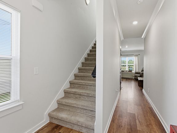 4th image of 119 Triple Crown Ct