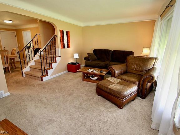5th image of 319 Halle Dr