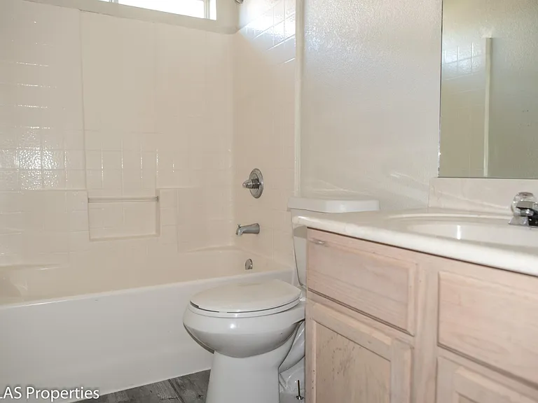 2913 Cantabrian Dr #B — Photo 7