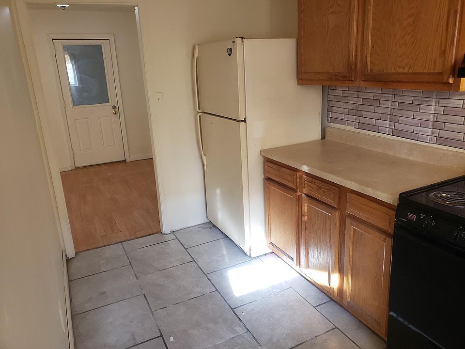 2nd image of 20 S Cannon Dr