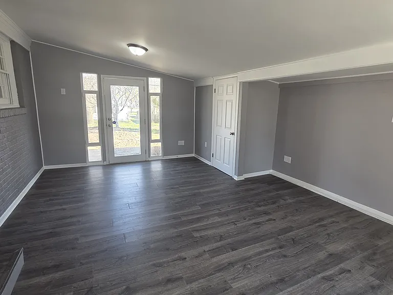 1200 E Beaumont St — Photo 7