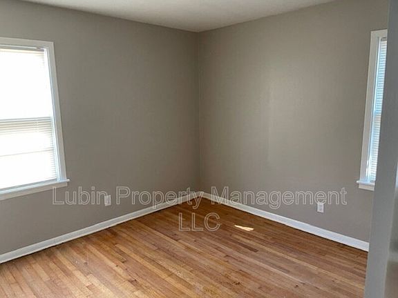 3rd image of 3558 Hallbrook St