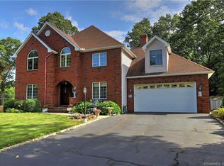 44 Tracey Ann Ct, Naugatuck, CT 06770