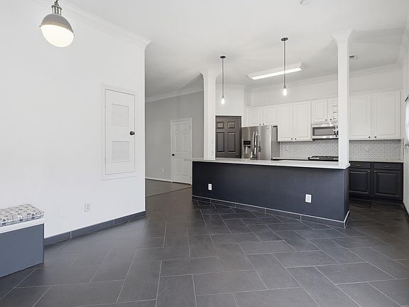 2nd image of 9419 Stonehouse Ln