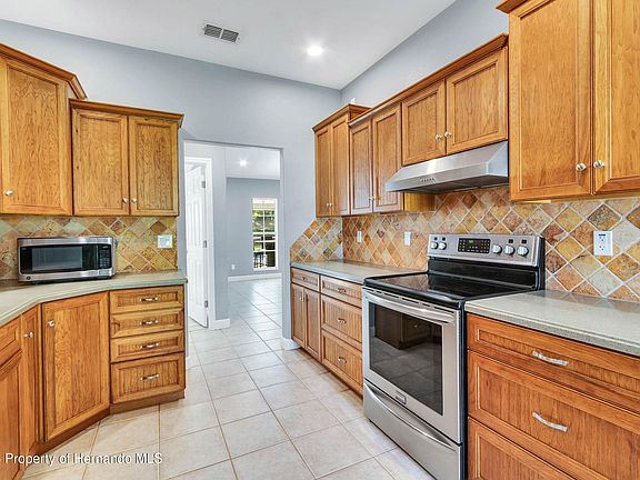 2nd image of 8206 Simmons St