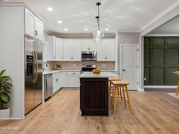7th image of this home