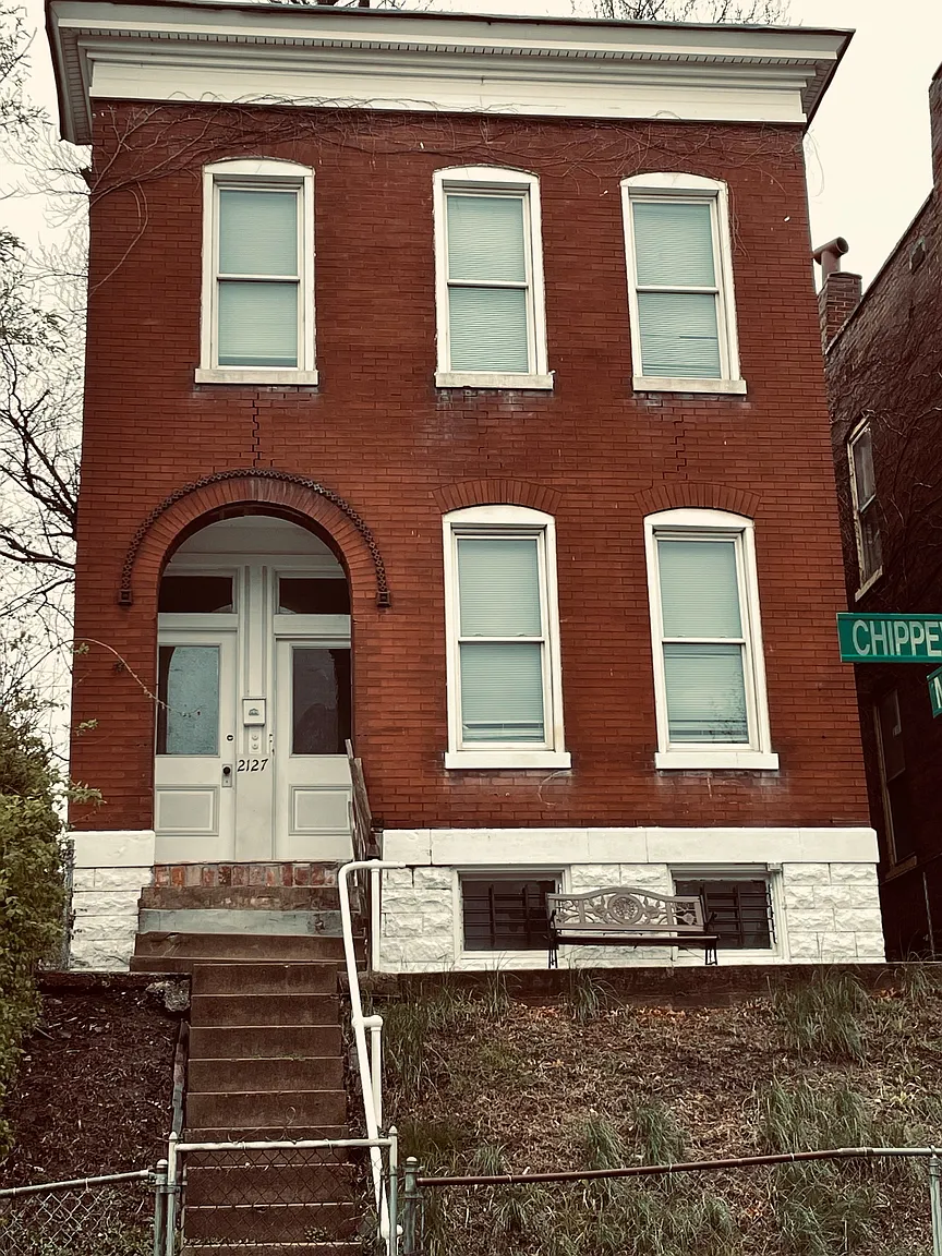 2127 Chippewa St photo 1