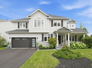 125 W Ridge Dr, Ottawa, ON K2S 2H1