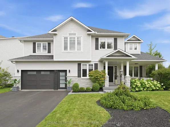 125 W Ridge Dr, Ottawa, ON K2S 2H1