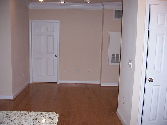 4th image of 501 Hungerford Dr APT 152