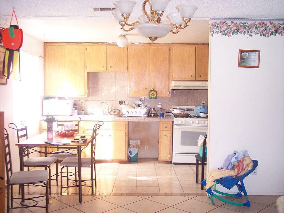 2nd image of 1831 Oak Hill Dr