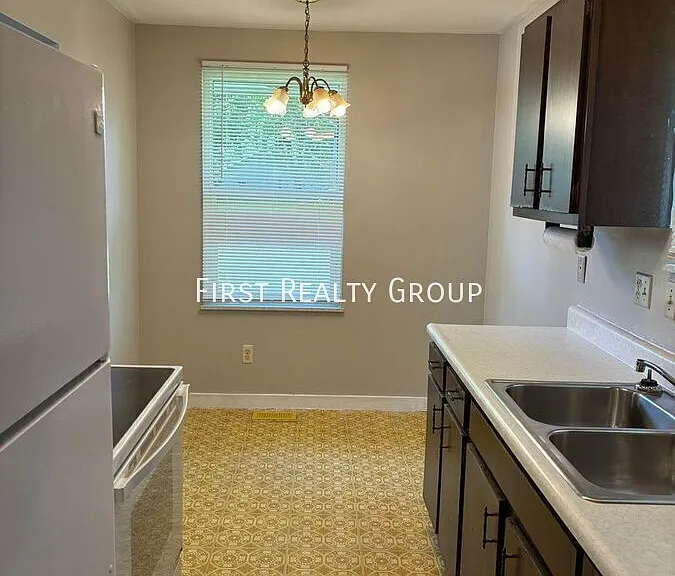 2322 Koehler Ave — Photo 3