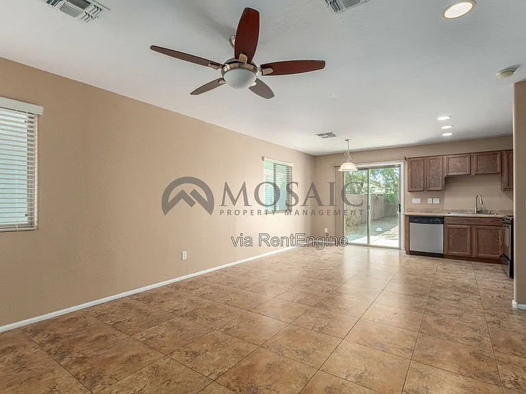 398 E Daniella Dr — Photo 3