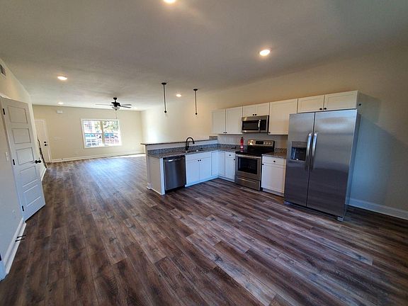 2nd image of 449 Oak St #3