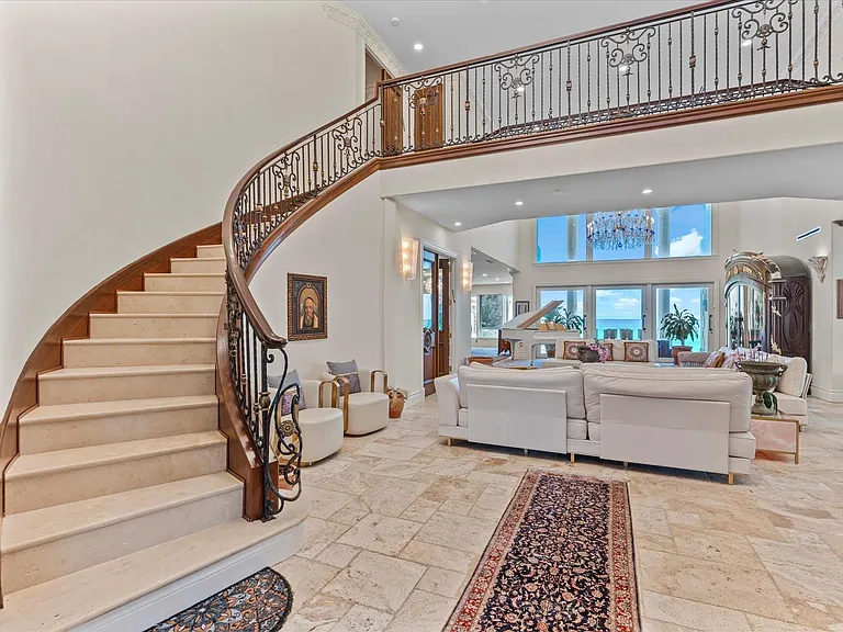 555 Ocean Blvd — Photo 12