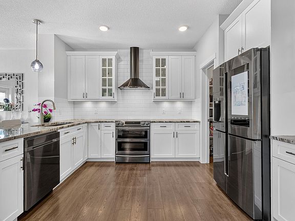 4th image of 866 Ebbers Cres NW