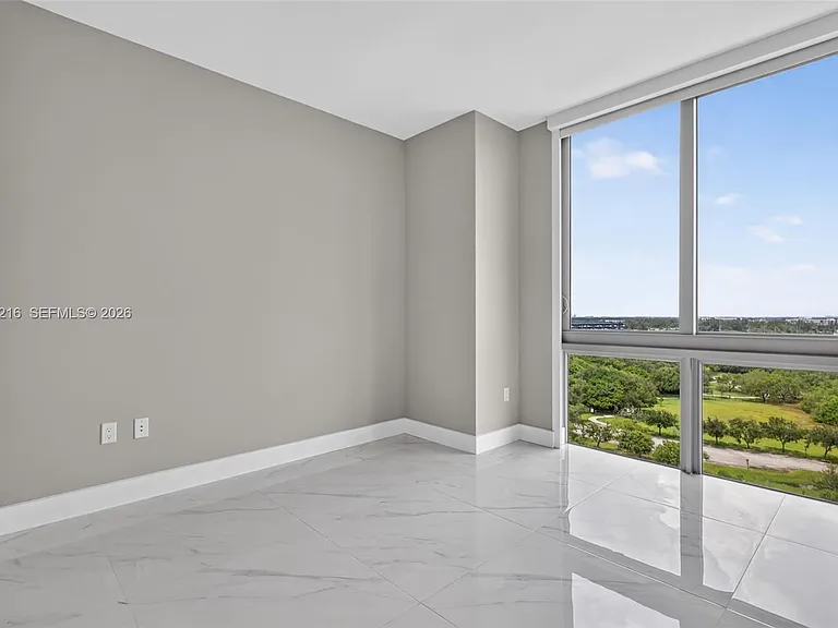 16385 Biscayne Blvd #1215 — Photo 22