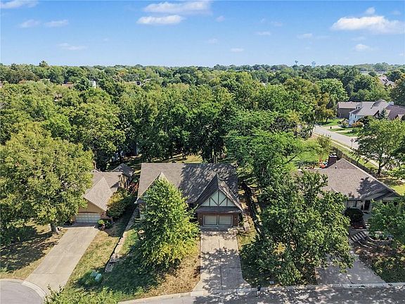 5th image of 2414 SW Springcreek Ct