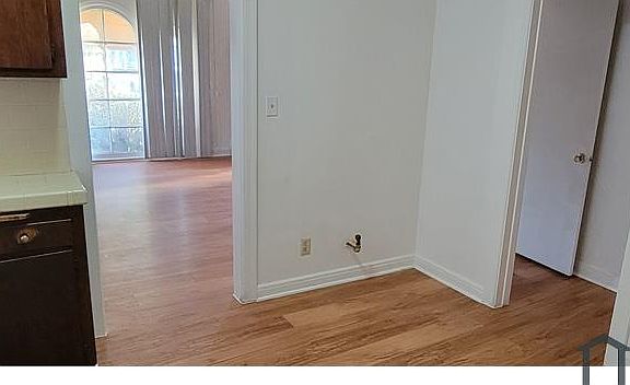 5th image of 1835 W 66th St #B