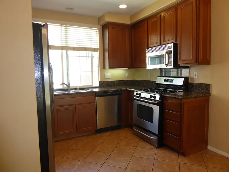 705 Hatfield Dr — Photo 4