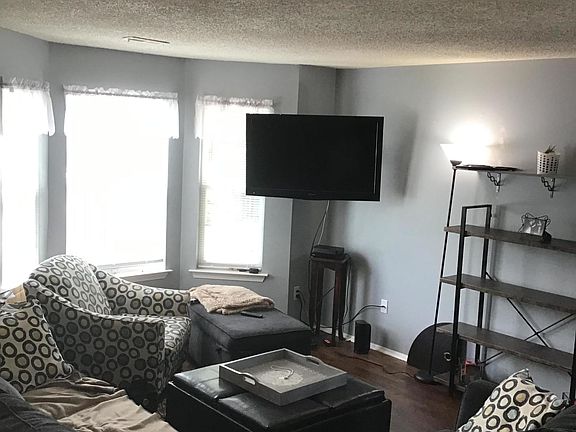 3rd image of 171 Tulip Ln