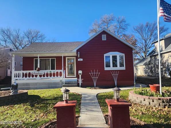 507 8th St SE, Watertown, SD 57201