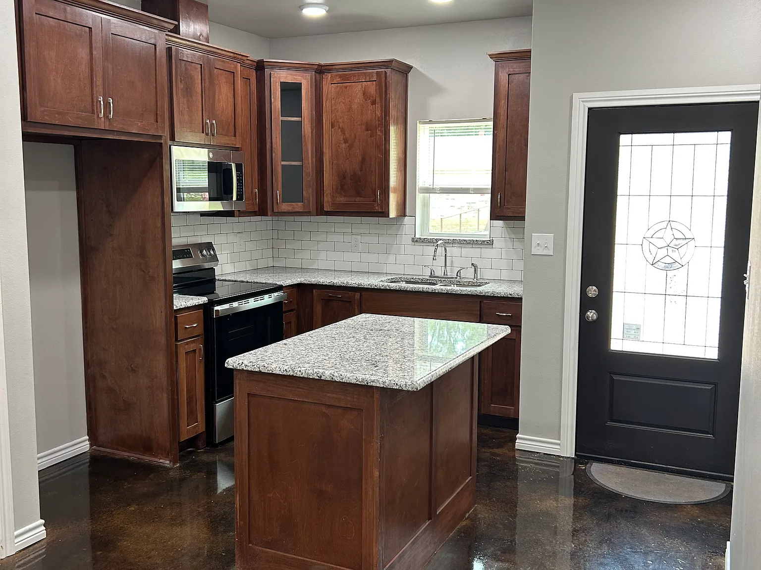 3 bed, 1350 sqft, $1,500 — Photo 3